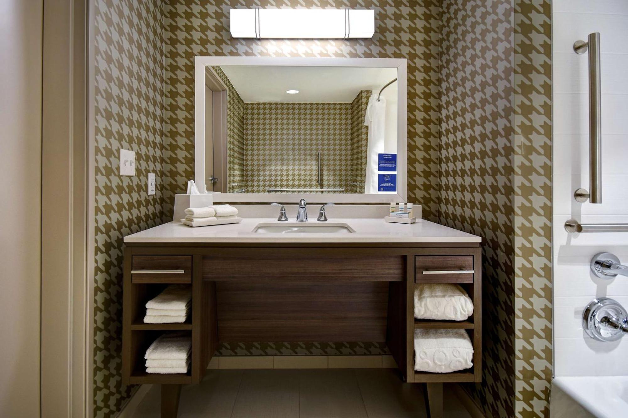 Home2 Suites Wichita Downtown Delano, Ks Екстер'єр фото